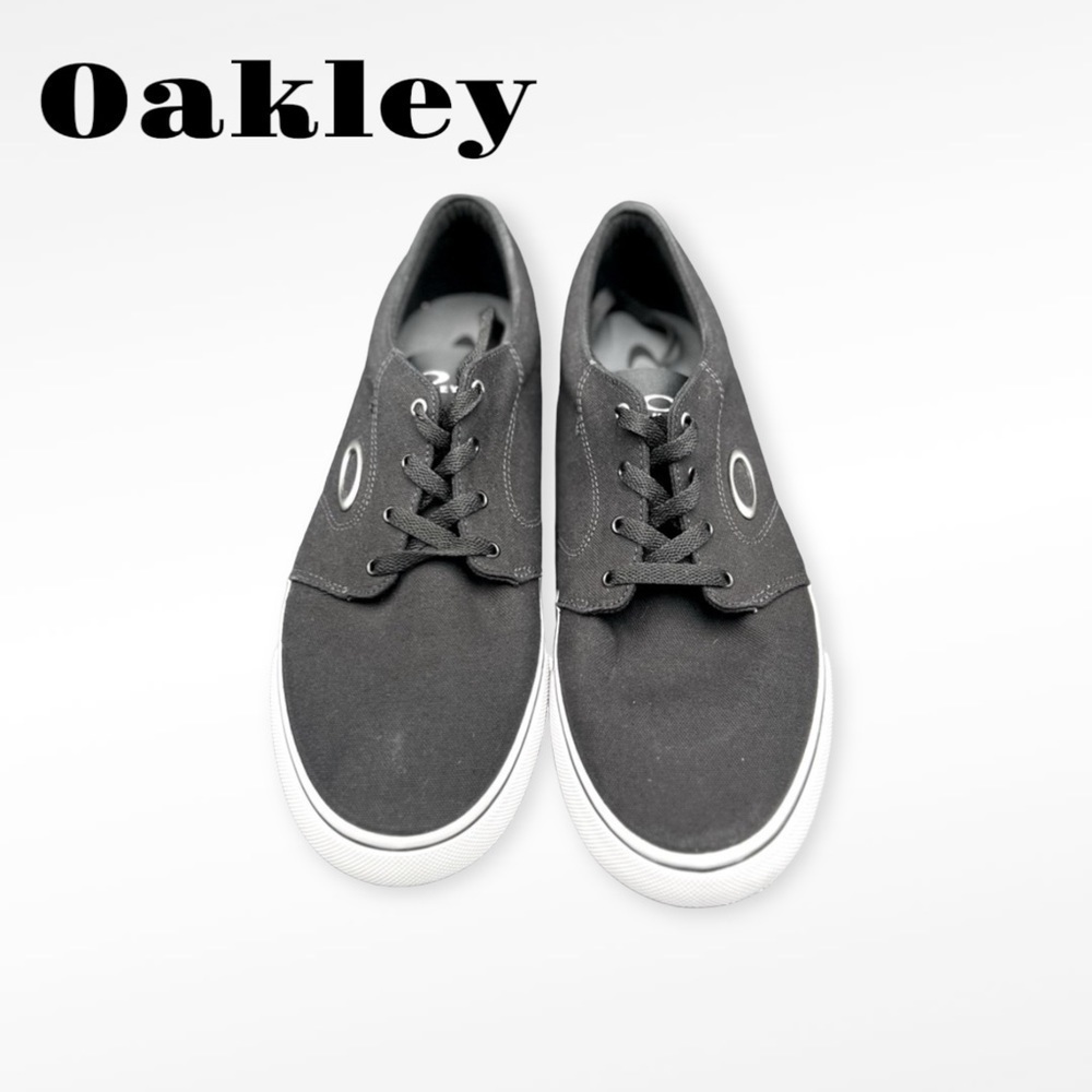 🆕 Mens Oakley Split Sneaker size 11. MSRP $65.